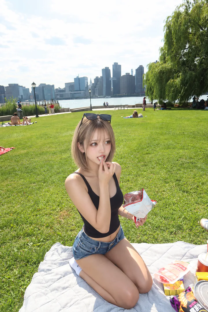 「白瀬みる、水辺のピクニック」の生成時に使用した参考画像
